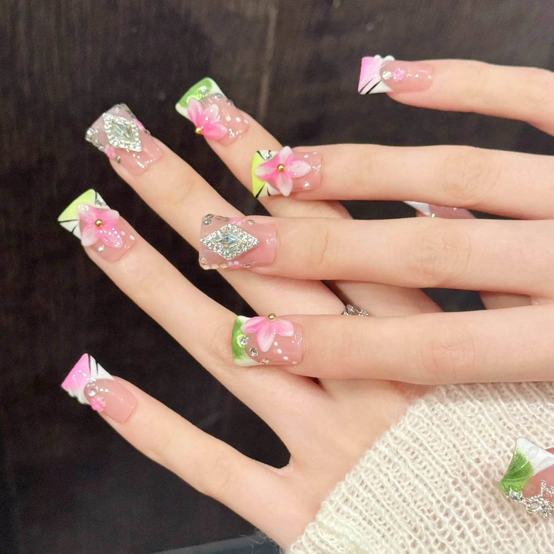 10Pcs Glitter Diamond Stick on Nail Sets Summer Sweet Flower Press on Fake Nails Tips French Head Duck Bill Style Art False Nail
