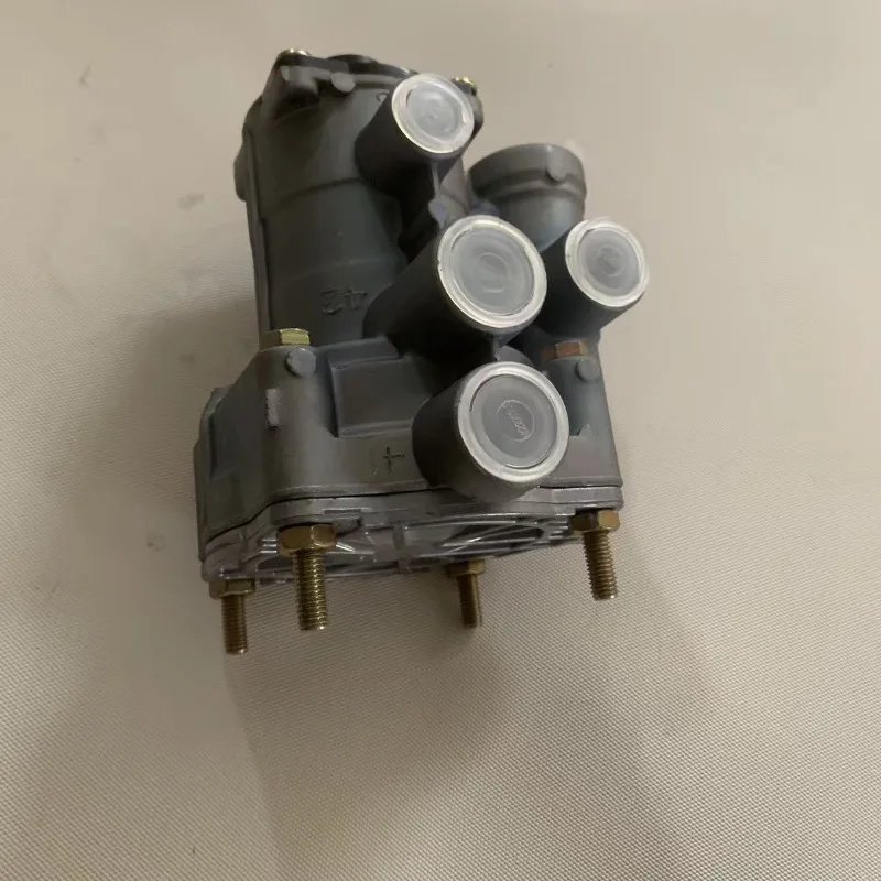 Trailer control valve Cross-border supply Sinotruk HOWO truck parts trailer valve WG9000360525