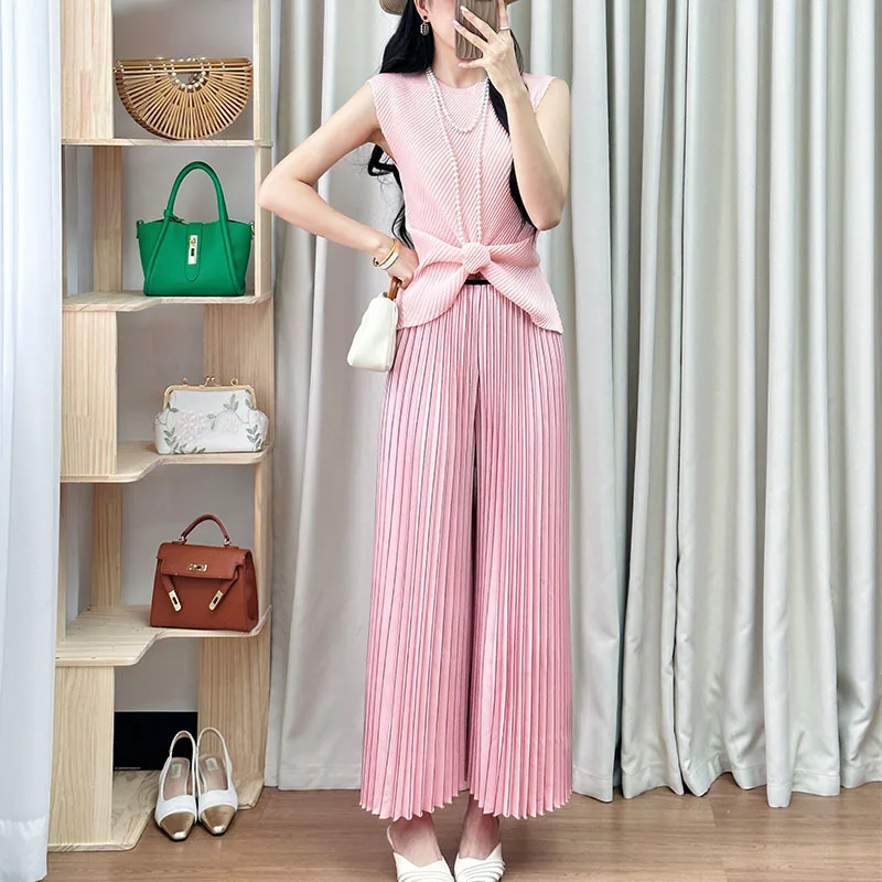 Rosa e sottile Indossa un set completo di Miyake Summer Pullover senza maniche Top Pantaloni larghi a gamba larga Set pieghettato 2025 Nuovo