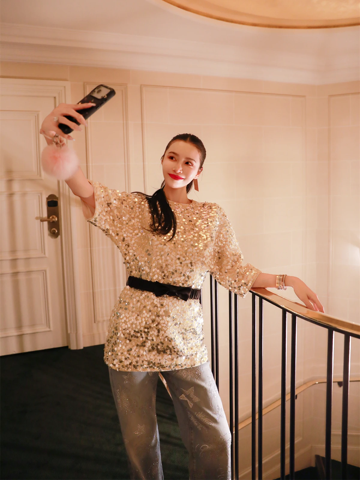 

Ele Sle Bright Sequin Troie Svel round Ne Top Women's irt Polyester Material Straight Cut Thiened Winter Se...