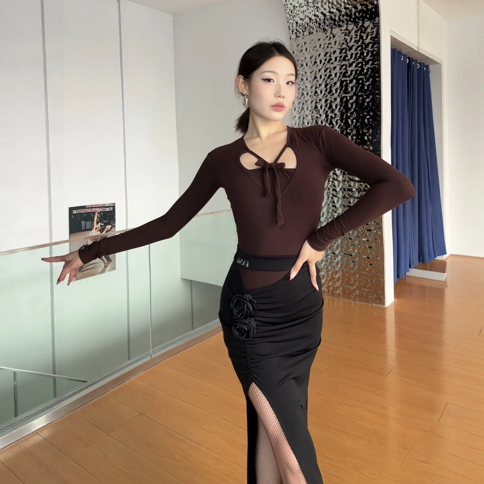 Abbigliamento per Danza Latina per Adulti, Top a Maniche Lunghe da Donna, Gonna Nera con Spacco, Abbigliamento per Allenamento di Rumba e Tango, Abito da Salsa DNV26139