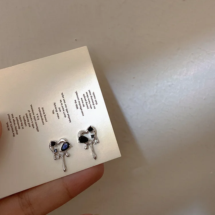 جديد S925 إبرة فضية تصميم متخصص شعور معدني الحب شخصية كلاسيكية كورية بسيطة أقراط متعددة الاستخدامات #2