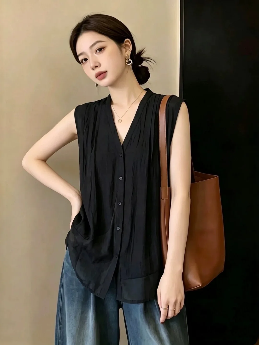 Elegant V-Neck Sleeveless Loose Thin Women's Shirt Summer plus Size Outerwear Slimming Top Comfortable Breathable Casual Wear