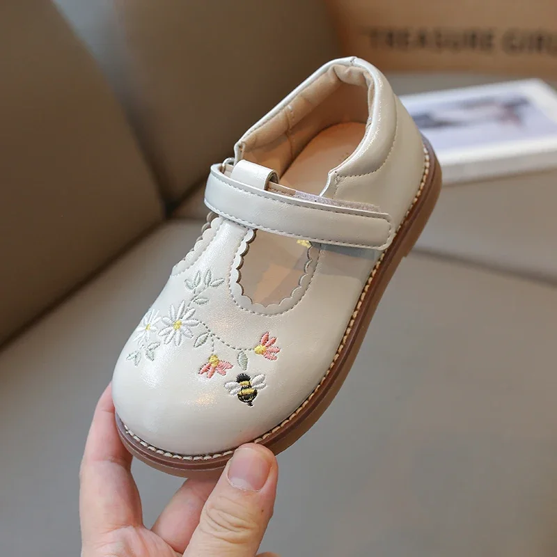 Girls Embroidered Flowers Small Leather Shoes Dark Brown in Small Kid Baby Princess Shoes Autumn Models Beige Girls Single Shoes