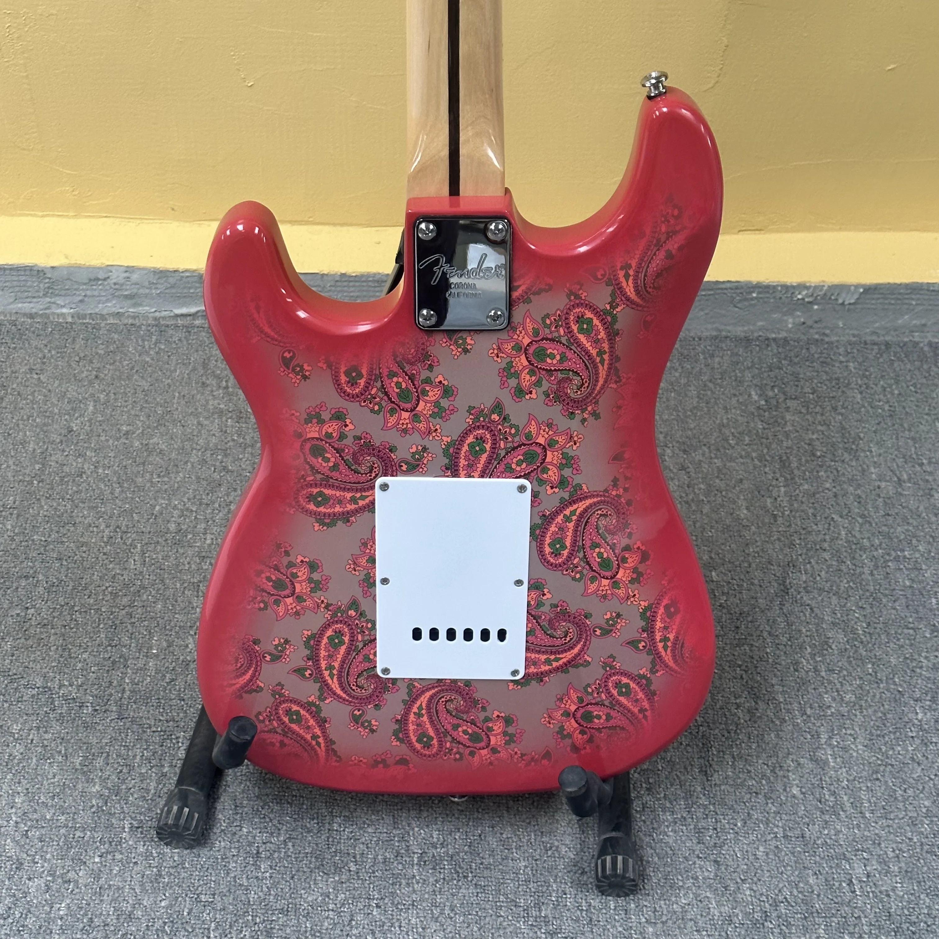 In stock 6 String Paisley Red ST Electric Guitar Maple Fretboard SSS Pickup Guitars Order will be shipped immediately guitarra