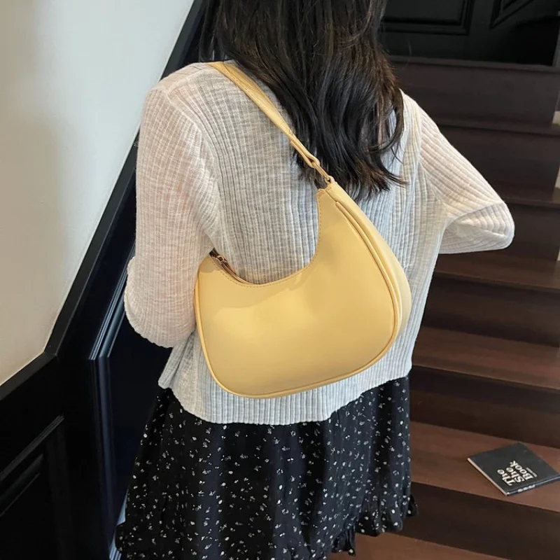 

Fashionable Leather Women's Handbag High-End Luxury Brand Trendy Design Classy Detailing Vintage Daily Bag​