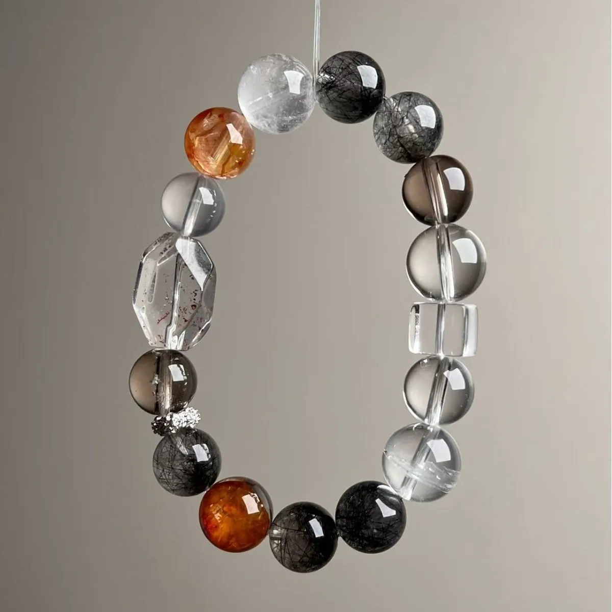 

Natural Duobao Crystal Bracelet White Crystal Black Hair Glue Flower Men's and Women's Light Luxury Fashion Bracelet