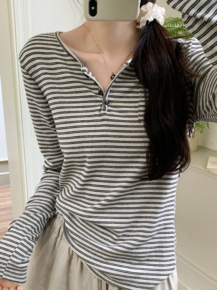 Chic Striped Button Long Sleeve T-Shirt Women's Spring Autumn Base Shirt Slimming Trendy V-neck Cotton Polyester Blend