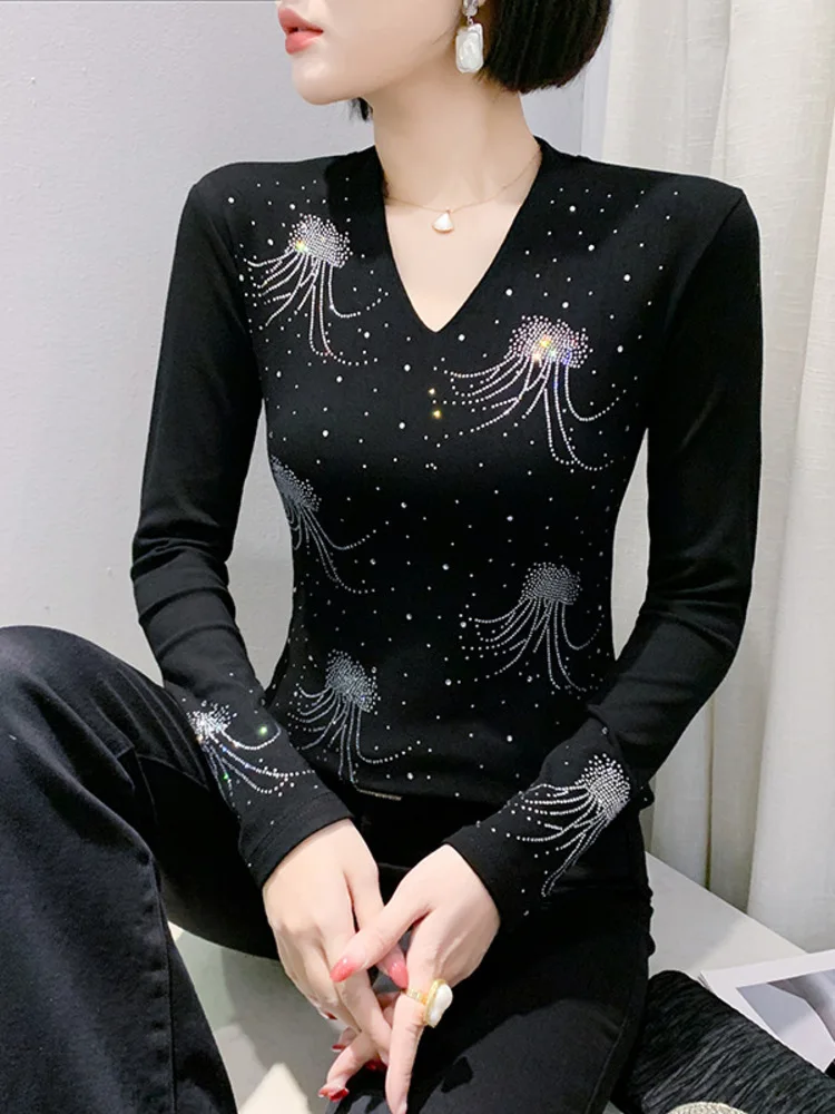 Heavy Industry Fashion Jellyfish Hot Diamond Bottom Shirt For Women 2025 Winter New V-Neck Long Sleeve Stylish Slimming Top