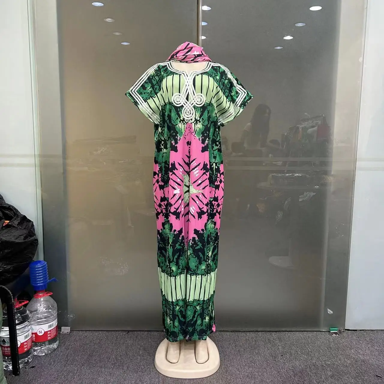 2025 New Fashion Big Scarf Ethnic Summer Embroidery Design Loose Middle Eastern Cloth Robe African Print Casual Women's Dress