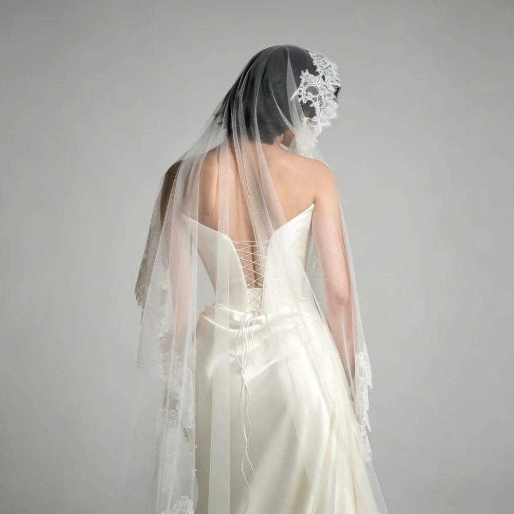 Customized High quality White Cream Draped Satin Dress Waist Tight Corset Floor Standing Train Wedding Dress Bridal Cathedral