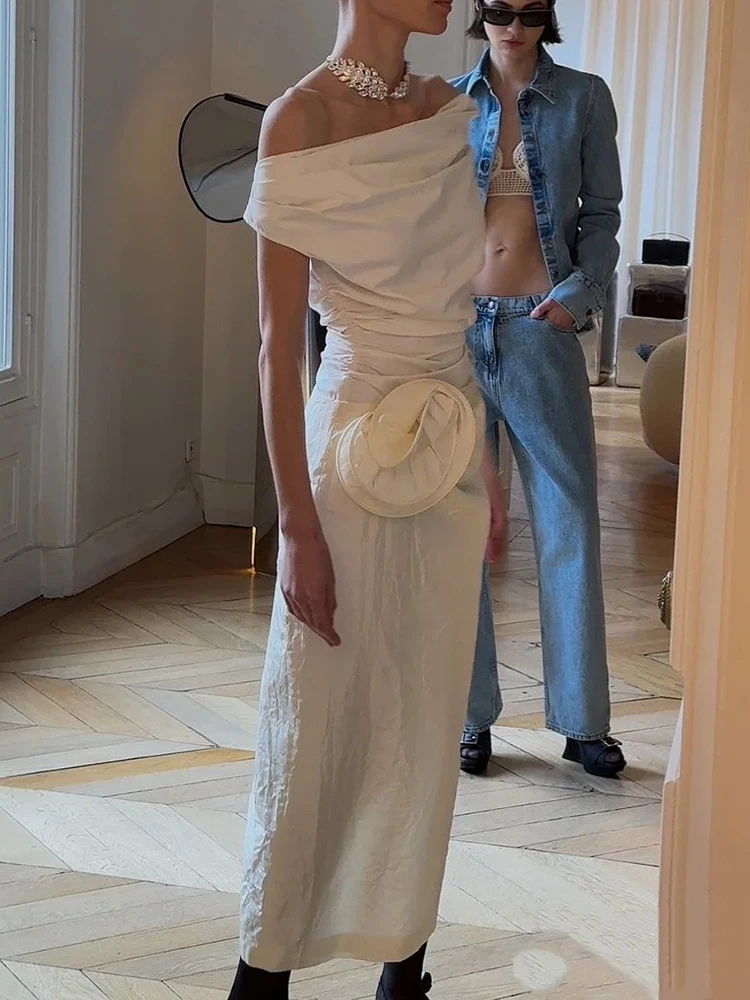 

The 2025 summer new fashion evening party style white pleated mid-length skirt