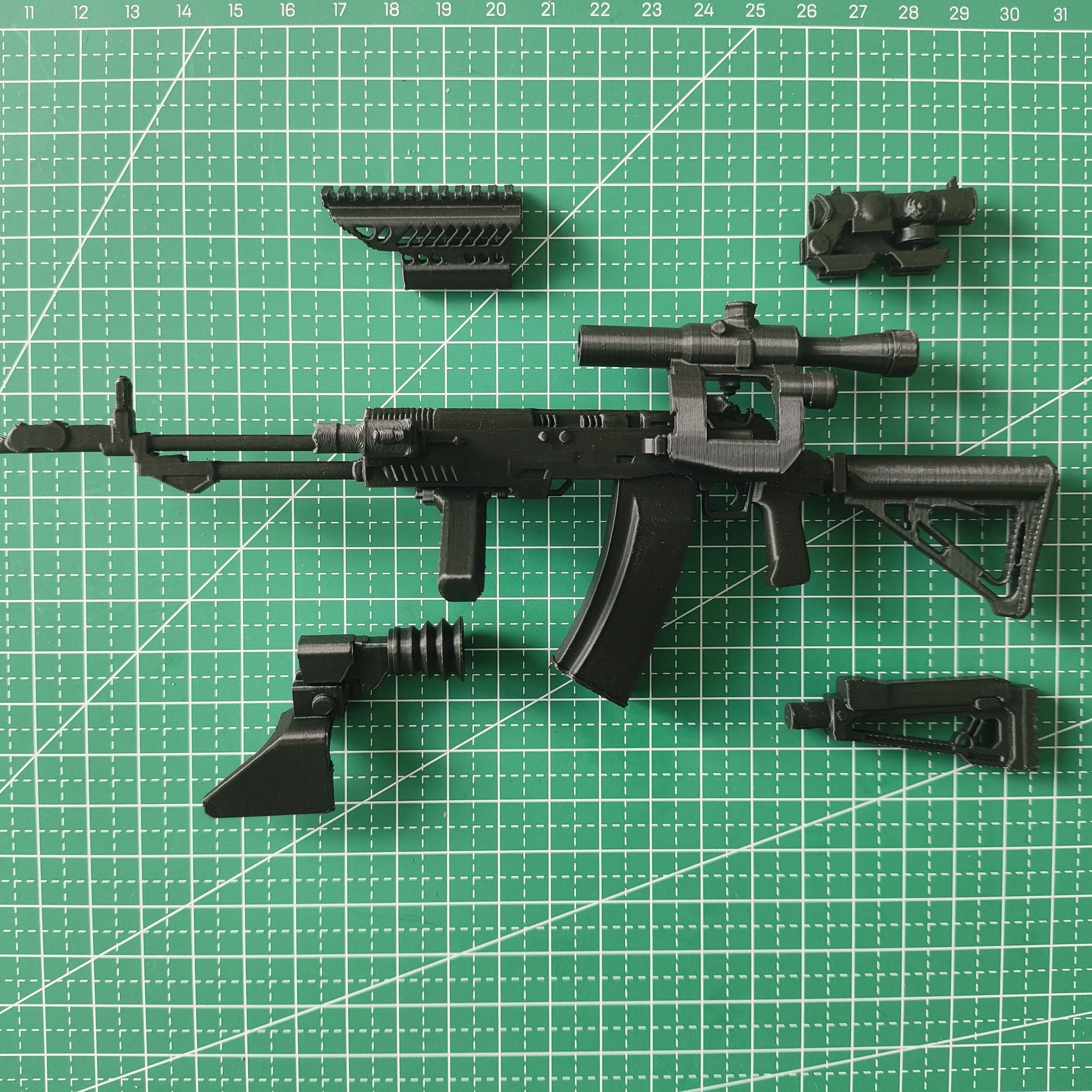 

21 Styles! 1:5 DIY Scale Escape from Tarkov Mini Model Kit – High Detail Buildable Figure with Multiple Accessories