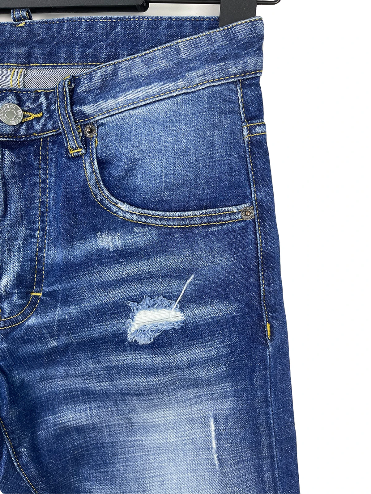 2024 Spring/Summer New D2 Jeans for Trendy Men with Worn Hole Patches, Paint Slimming, Micro Elastic Black Denim Shorts for Men