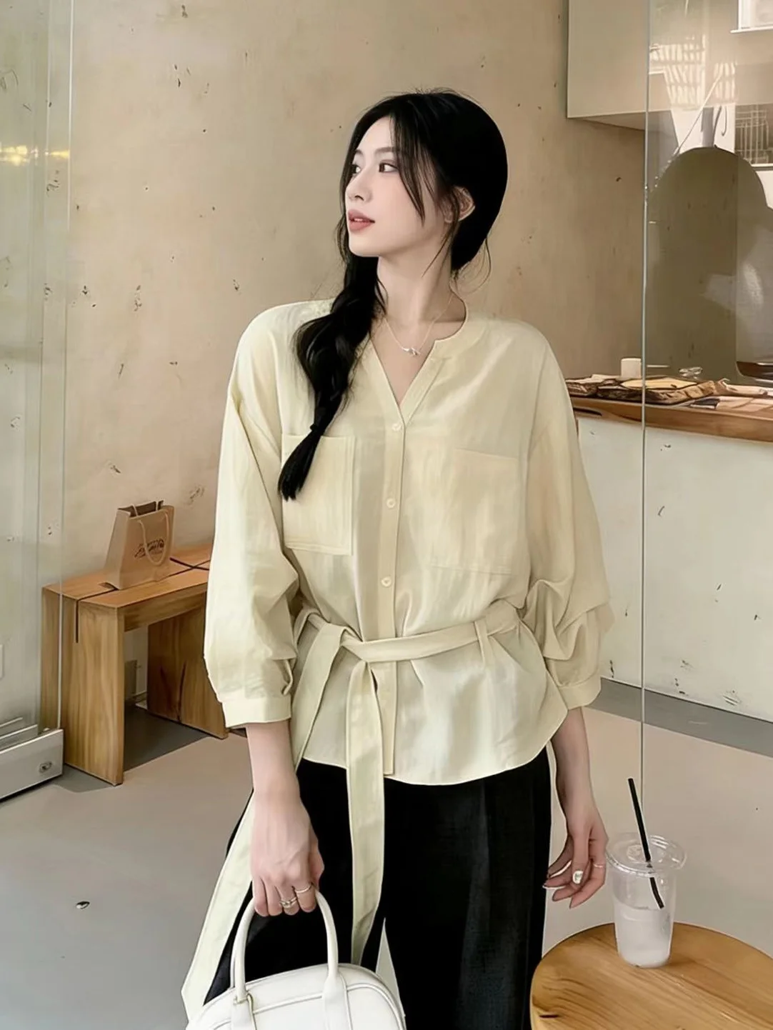 

Элегантная желтая свободная повседневная рубашка с V-образным вырезом и длинными рукавами для женщин, модная новинка весеннего сезона, универсальный трендовый французский стиль, полиэстер...