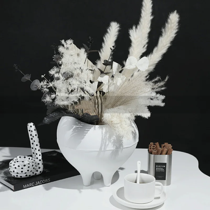 Modern Creative White Three Legged Ceramic Flower Arrangement Model Room Sales Office Dining Room Living Room Porch Furnishings