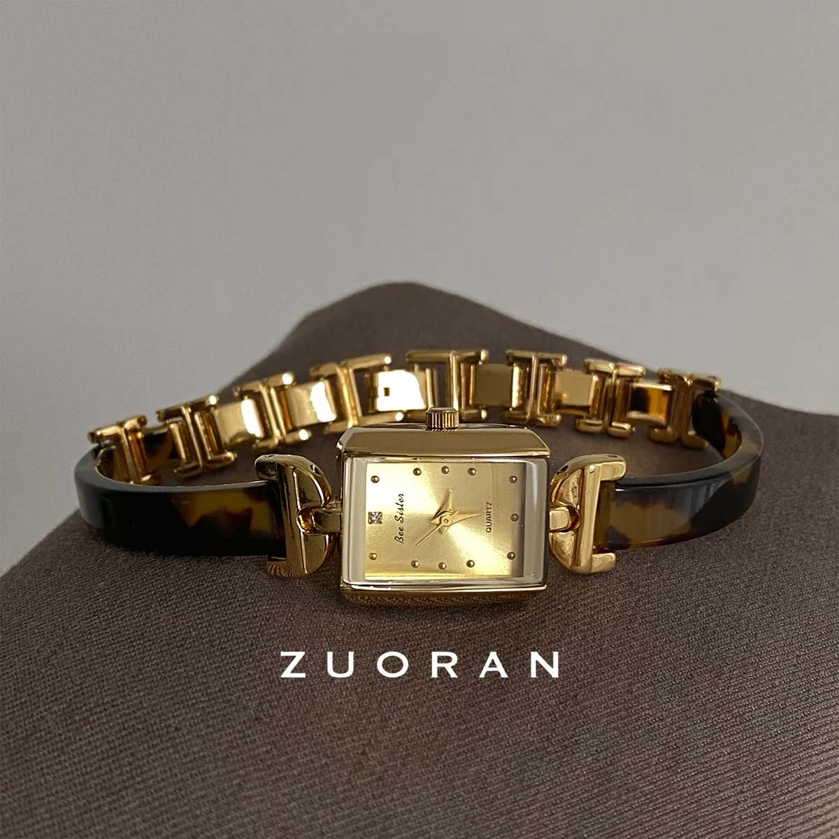 A stylish and sophisticated bracelet-style quartz watch for women with a delicate dial. A unique timepiece suitable for women.