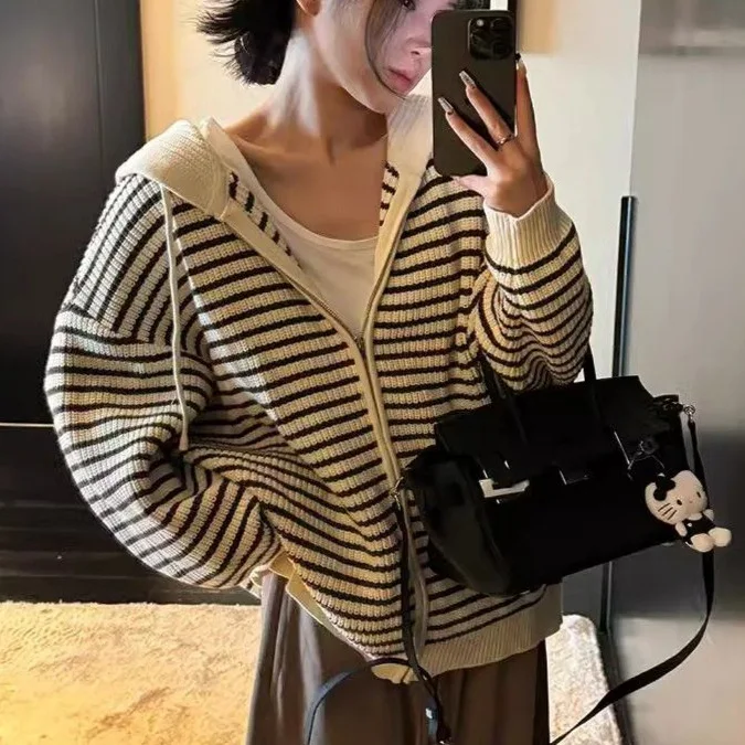 Damen Gestreifter Strick-Hoodie mit Reißverschluss Lässige Lose Langarm-Jacke für Frühling und Herbst