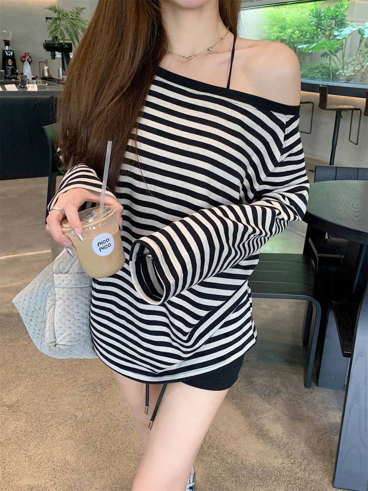 Neues Damen-Herbst-Oberteil: Locker geschnittenes, gestreiftes Off-Shoulder T-Shirt für Studentinnen – Langärmliges Oberteil mit schrägem Schulterdesign für Mädchen und Frauen, lässiges Basic-Shirt – Detail 31
