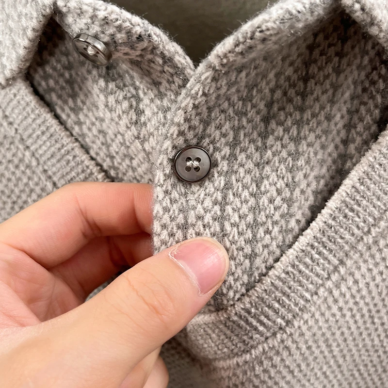 Herren-Polohemd der Luxusmarke, zweiteilig im Design, mit Stickereien, Herbstkollektion, weich und warm, mit Kragen, langärmelig, T-Shirt, Business-Herrenbekleidung. – Detail 10