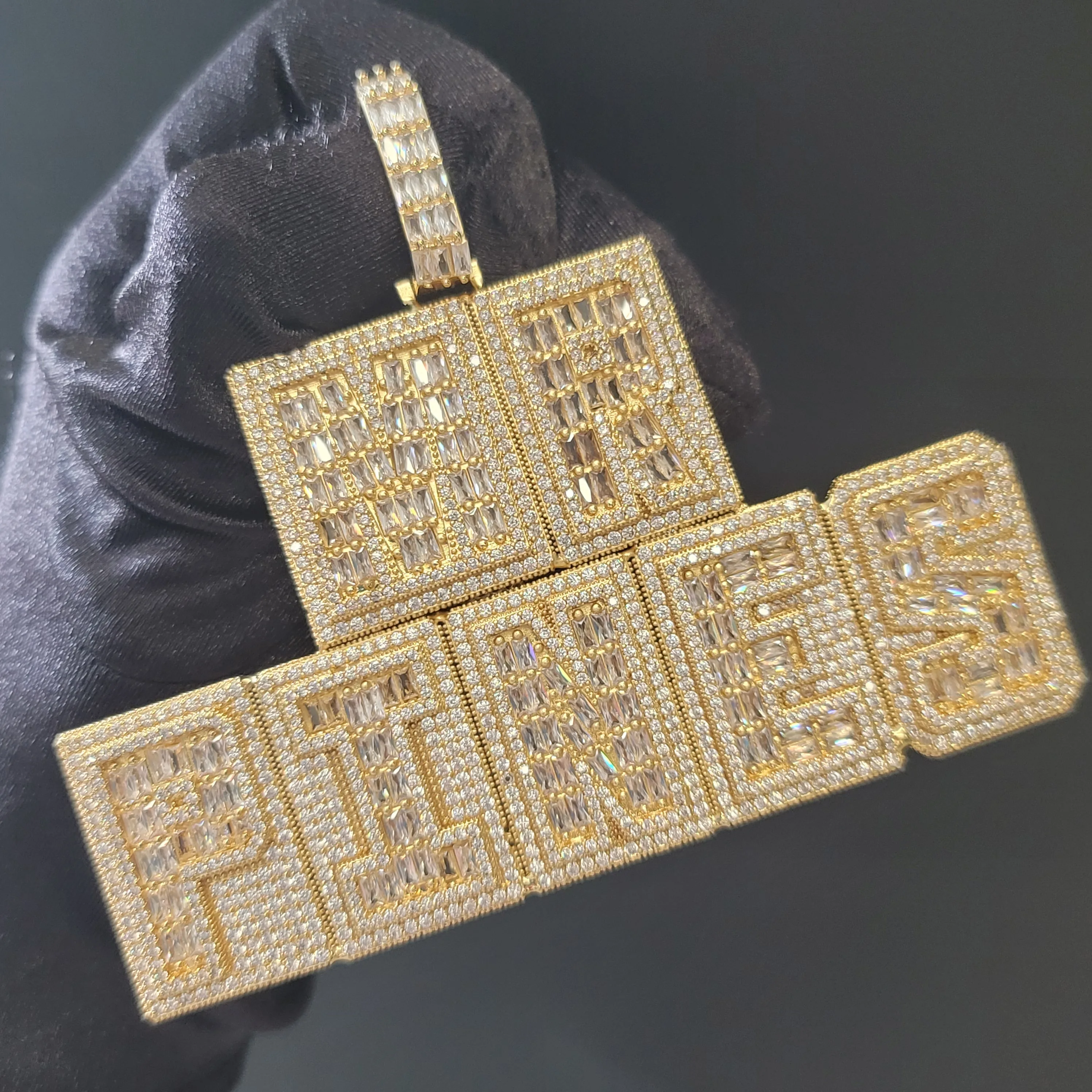 

Custom Fashion Iced Out Squaer Grid Name Pendant Chain Personalized Hip Hop Letters Necklace Icy Baguettecz Nameplate Jewelry