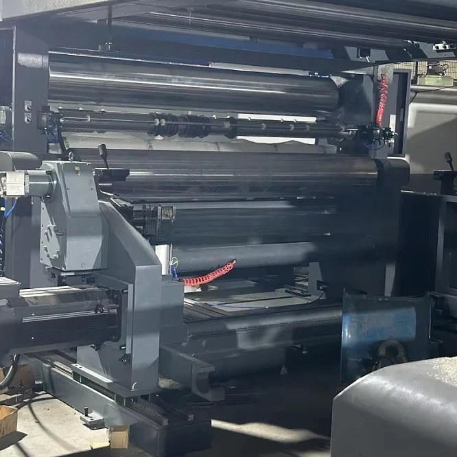 Image 5: Machine de découpe automatique et de rembobinage Runwo pour rubans adhésifs, cartons et étiquettes