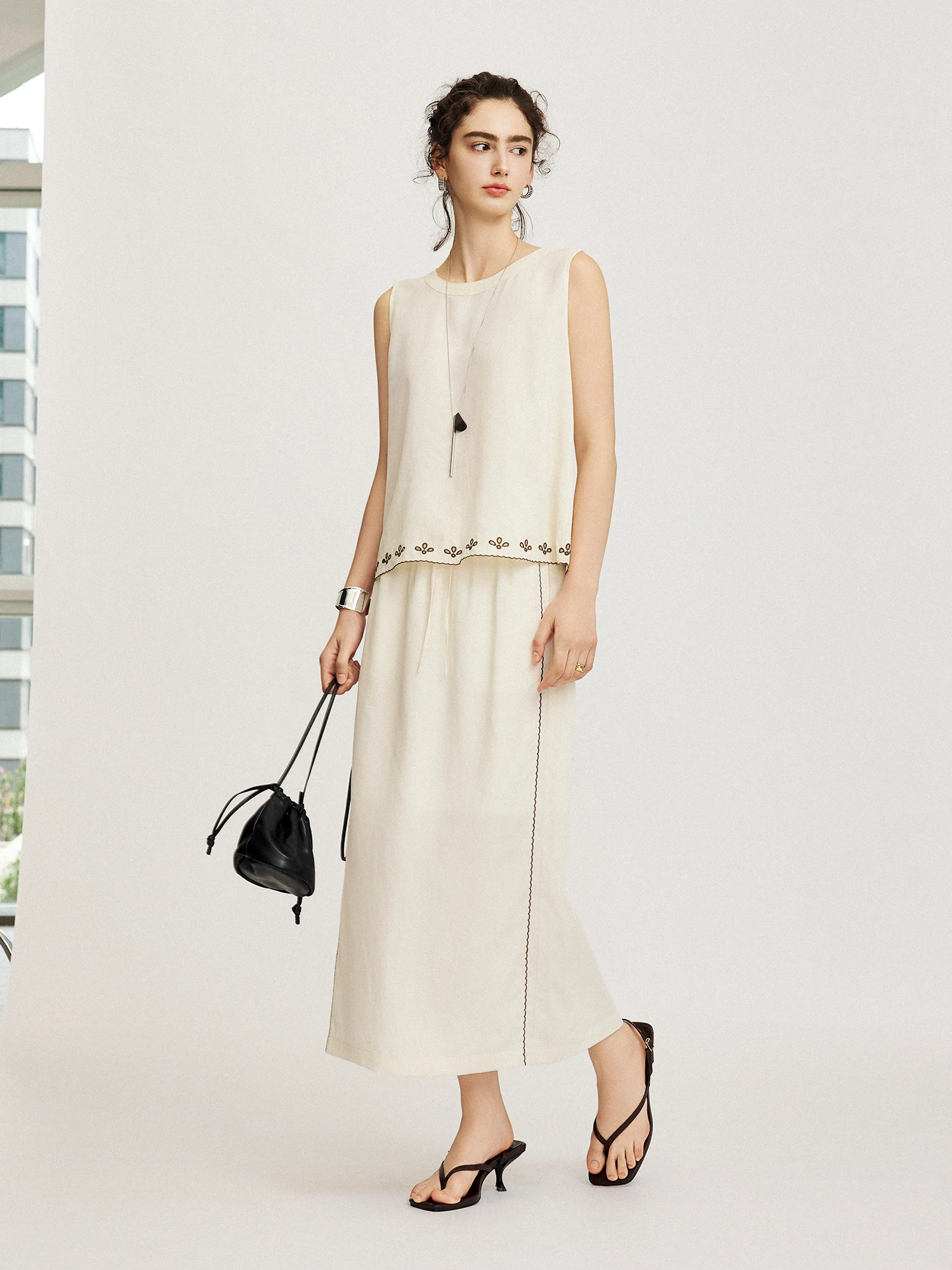 

Летний повседневный комплект CLMX из двух предметов: топ из вискозы с вышивкой и юбка на шнурке. Модный женский ансамбль.