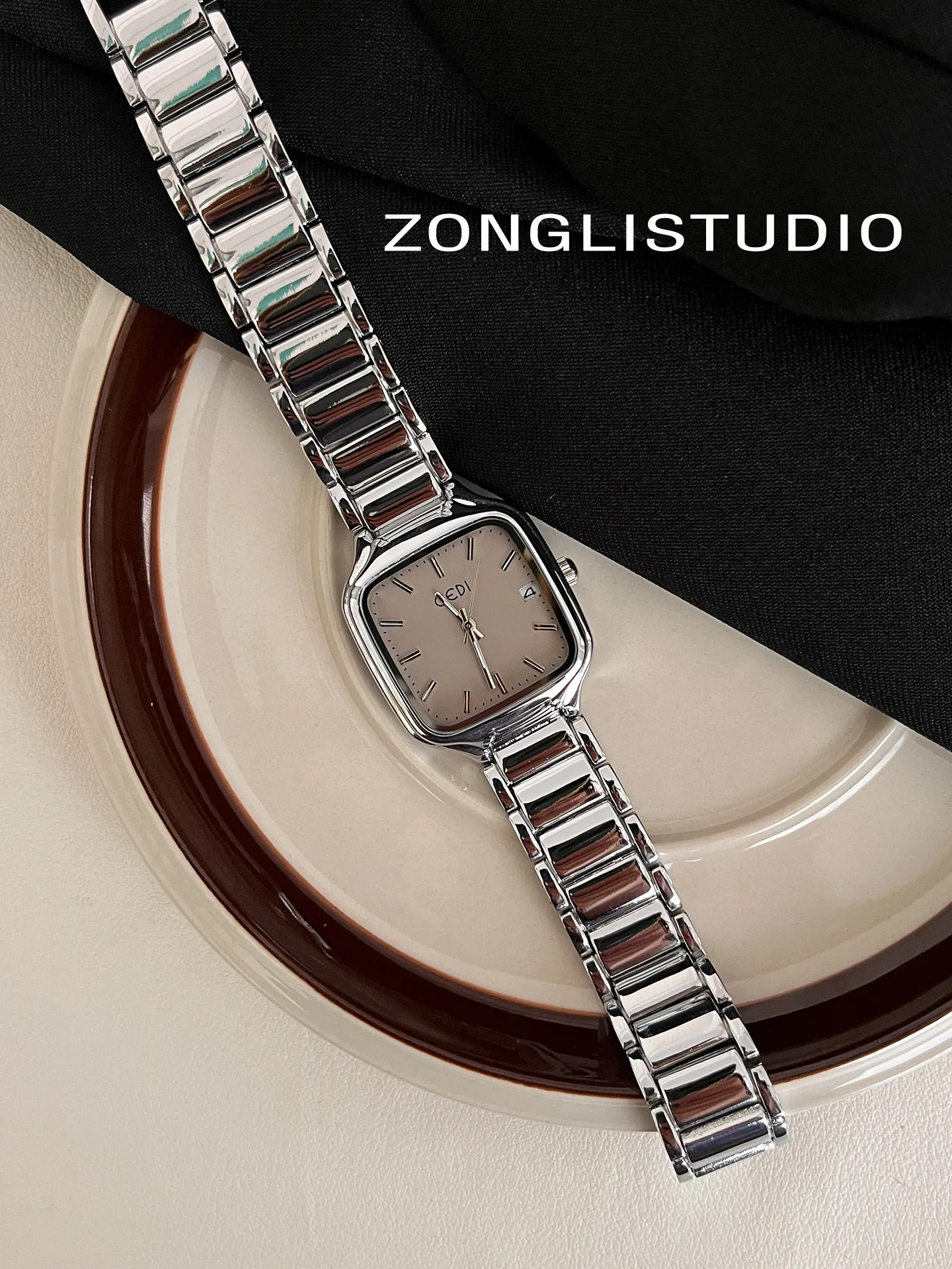 New Commuter-Style, Fashionable, And Sophisticated Women'S Watch With A Simple And Stylish Design; A Perfect Everyday Timepiece.