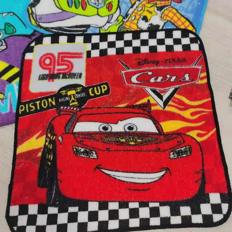 Toalla de dibujos animados de Disney McQueen Cars Toy Story, toalla de mano para lavado de cara de bebé, pañuelo cuadrado para adultos, 20x20cm, envío directo