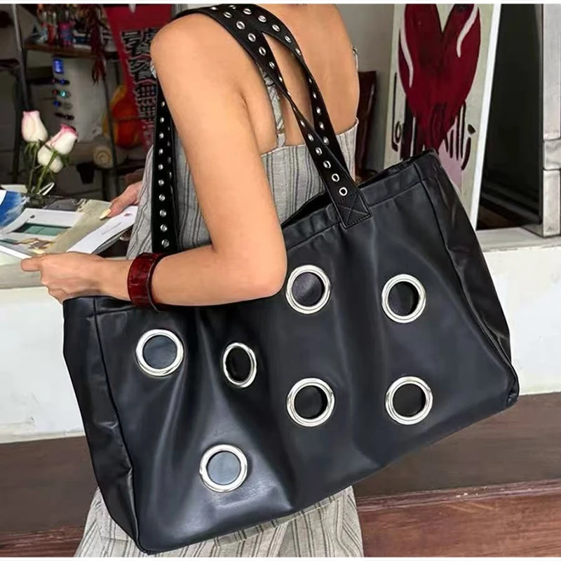 

Ретро-сумка через плечо с заклепками, женская, люксовая, однотонная, многослойная, классическая, с вырезами, вместительная, из мягкой кожи, на плечо