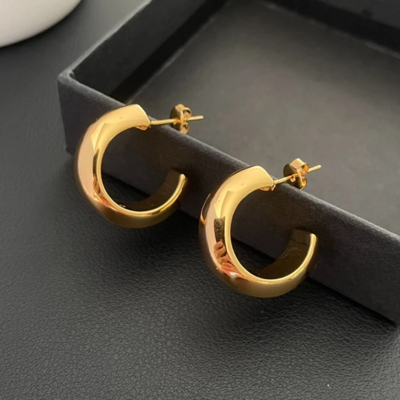 

Europe Fashion Designer Brass Plated Gold Smooth Earrings Women Luxury Jewelry Accessorie Trend