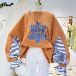 Koreanische schicke gestreifte gespleißte weibliche Sweatshirts Frühling gefälschte zwei Stücke Mode Brief gedruckt Rundhals-Tops Damen bekleidung