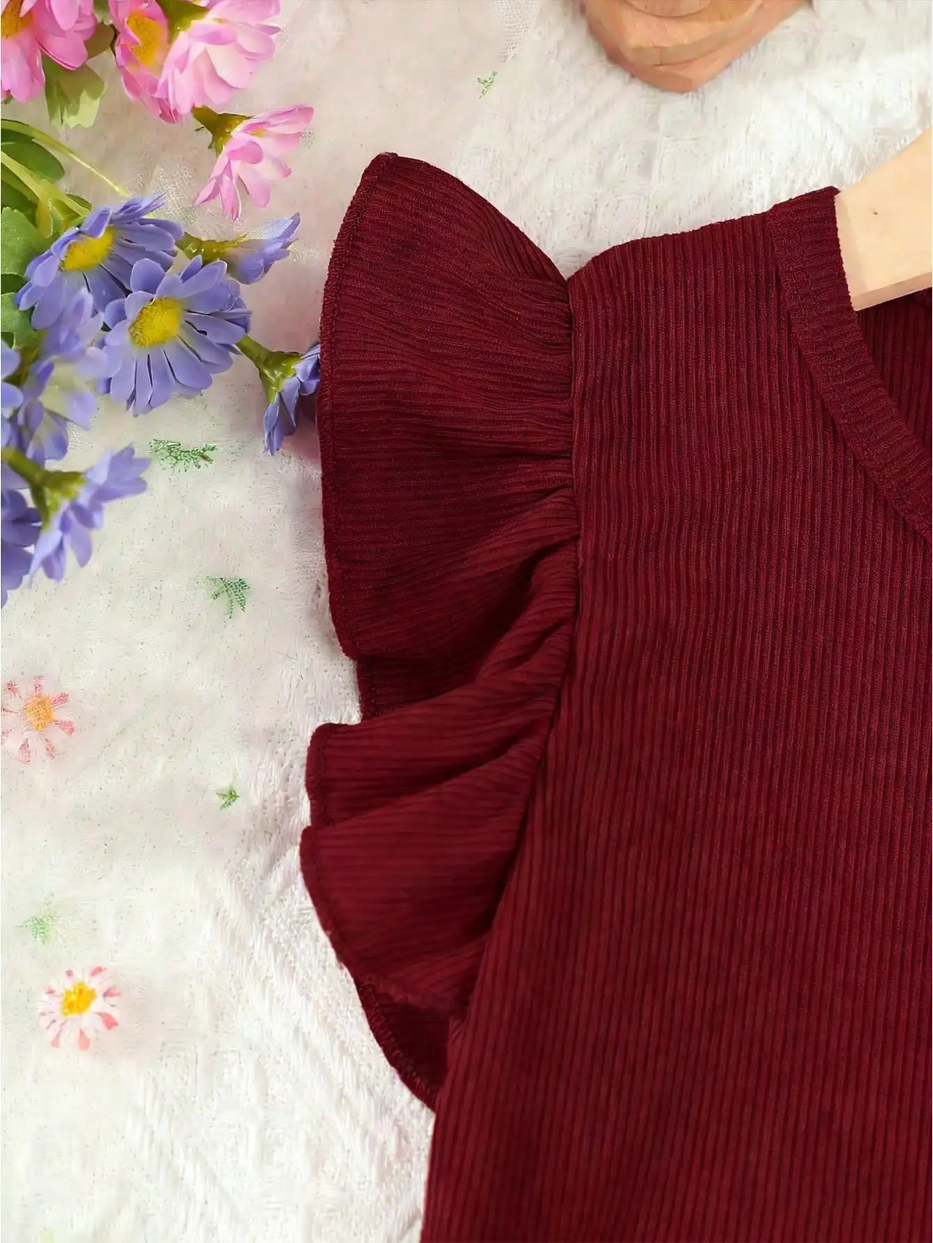 Sommerliches Mädchenkleid im Sommerstil, ärmellos, mit Rundhalsausschnitt, bedruckt, süßes Outfit mit fliegenden Ärmeln und Gürtel, Rosa – Detail 11