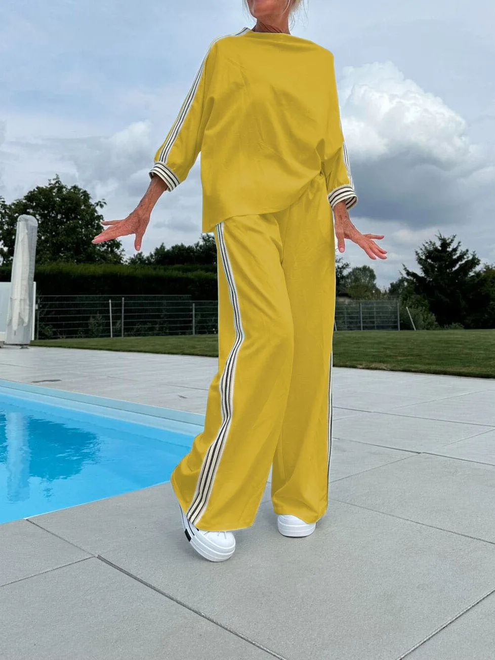 

Casual Sports Suit Fashion Autumn New Striped Spliced ​​long Sleeved Pullover Tops High Waist Wide Leg Pants Two Piece Set Women