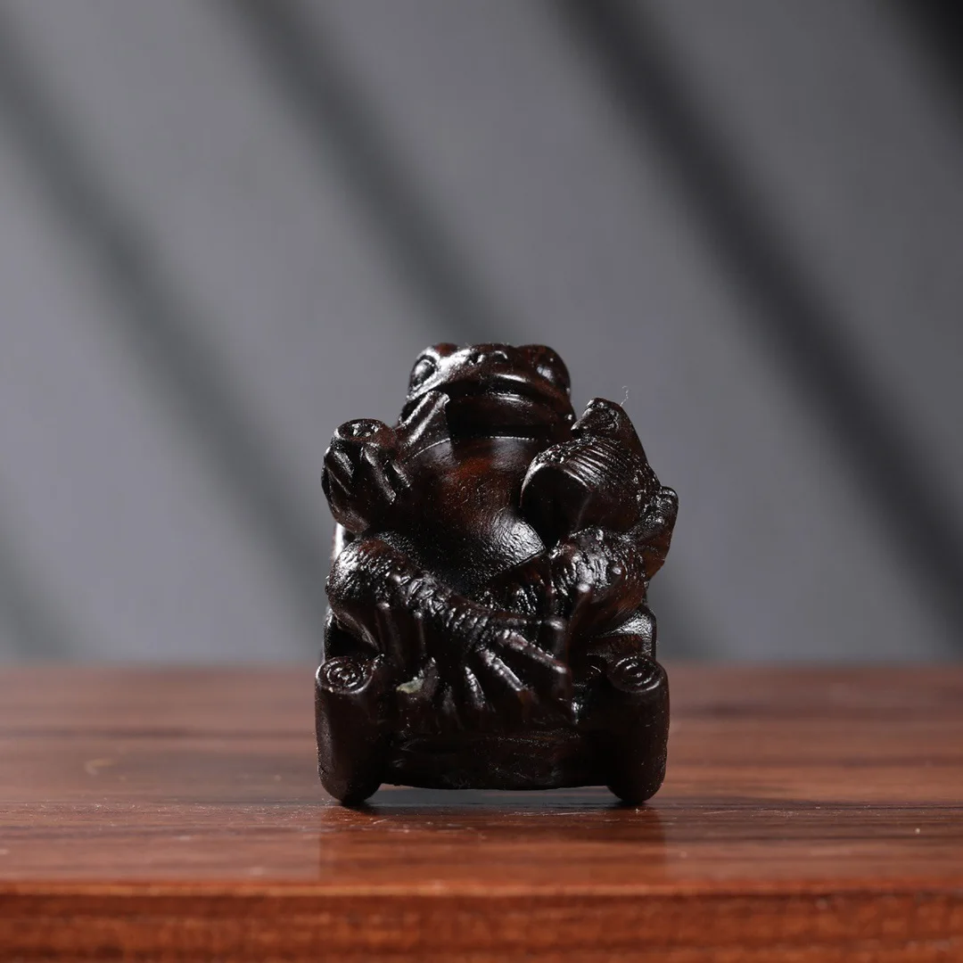 Chinese Traditional Lucky Redwood Carved Toad Figurine Feng Shui Good Luck Wealth Attract Decor Pocket Art Craft Gift Home Decor