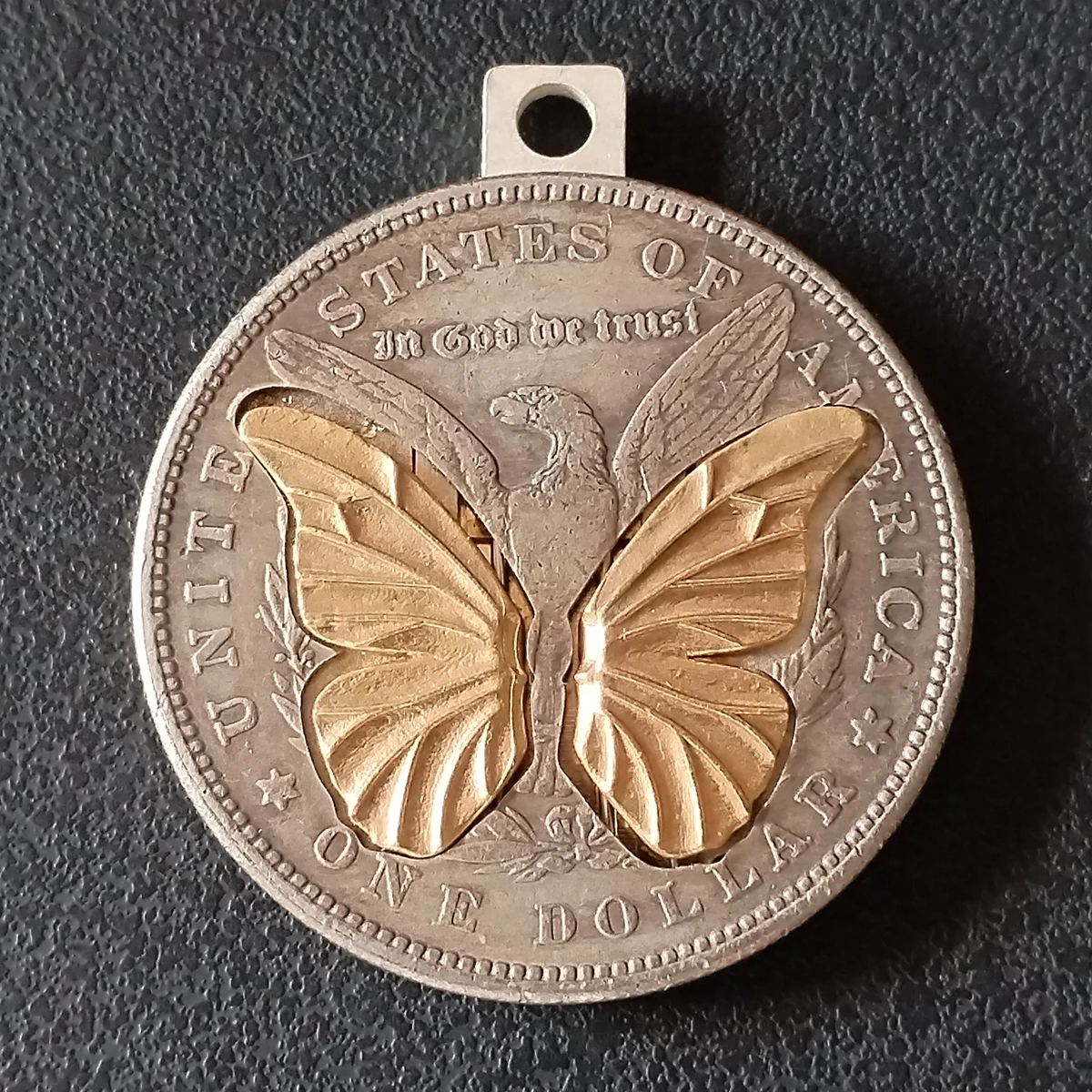 

Механическая монета с подвижными крыльями бабочки для подарка другу