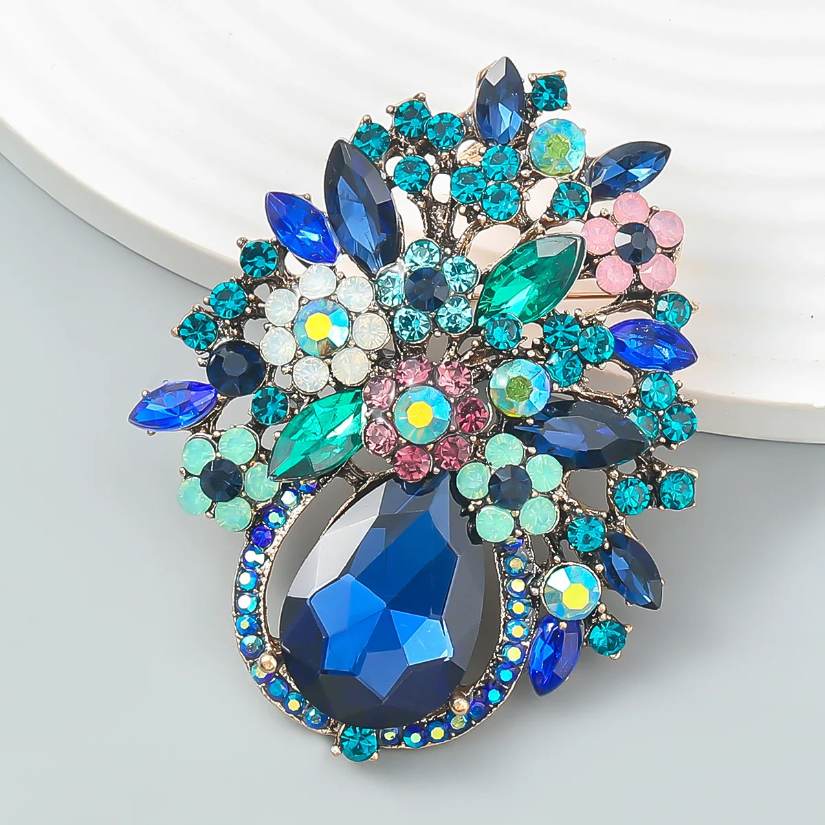 Luxury Women Men Full Rhinestone Exquisite Badges Brooch Pin Fashion Trendy Crystal Flower Jewelry Party Banquet Buckle Pins