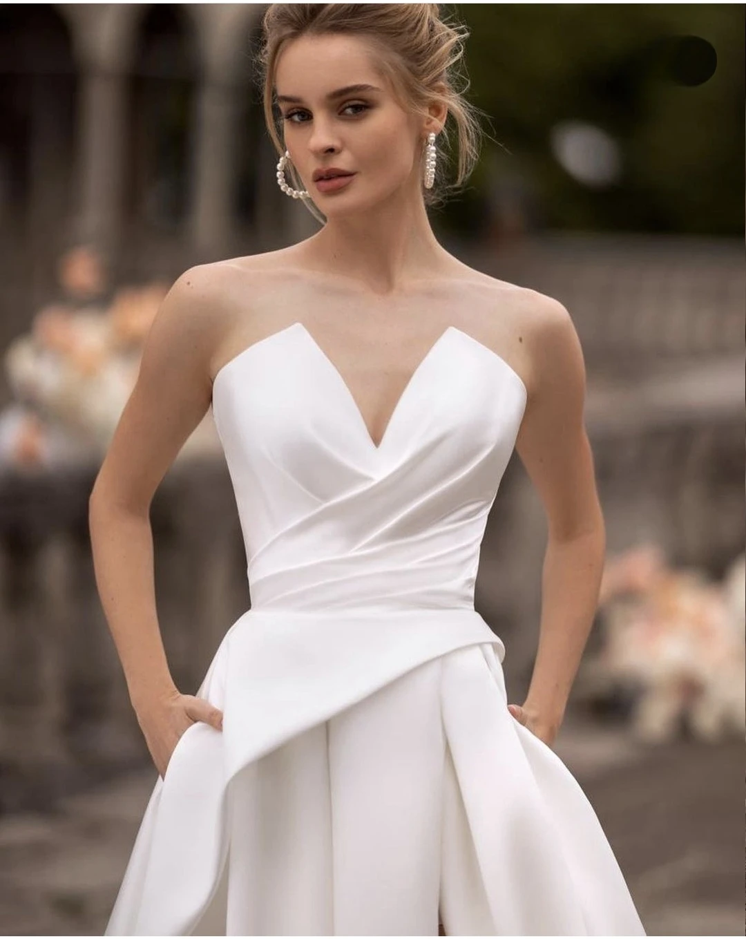 Vestido de Novia raso con tasca scollo a v in raso senza maniche a-line abito da sposa con spacco laterale personalizza per misurare abiti da sposa 2024