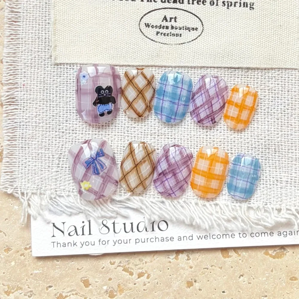 

10 Pieces Sweet Cute Retro Watercolor Plaid Handmade Press On Nails Black Bear Baby Blue Bow Art Fake Nails Reusable