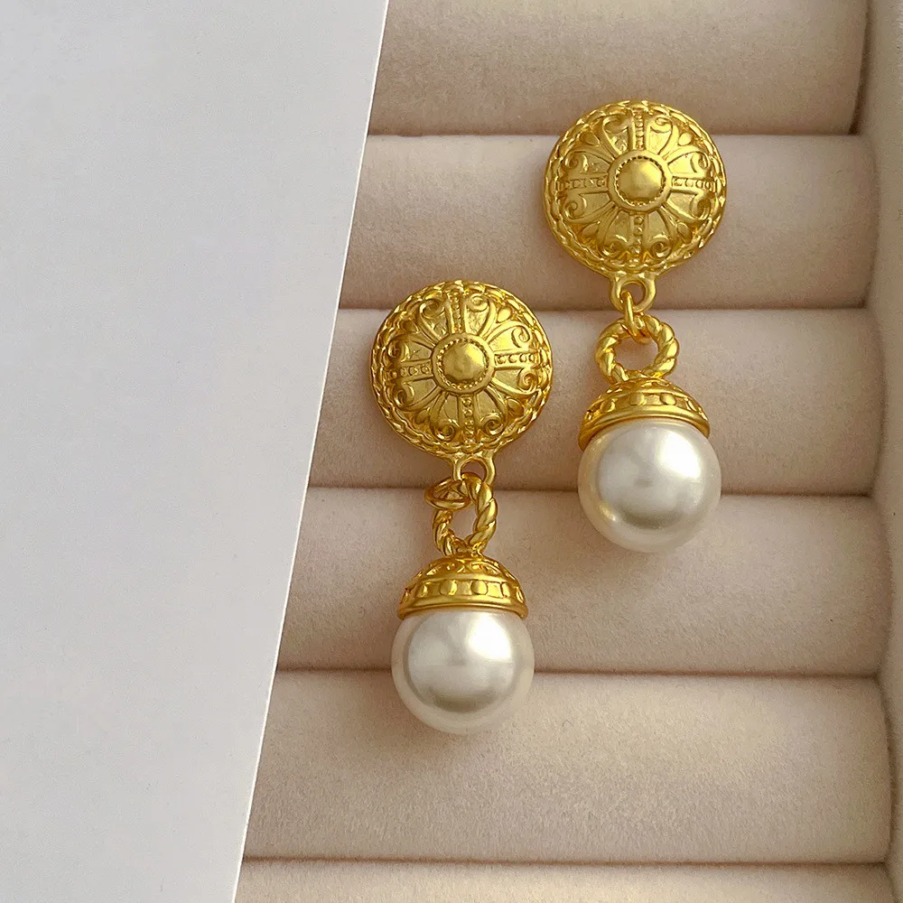 

Fashion Metallic Pearl Earrings New In Jewelry For Women Personality Designer Pendientes