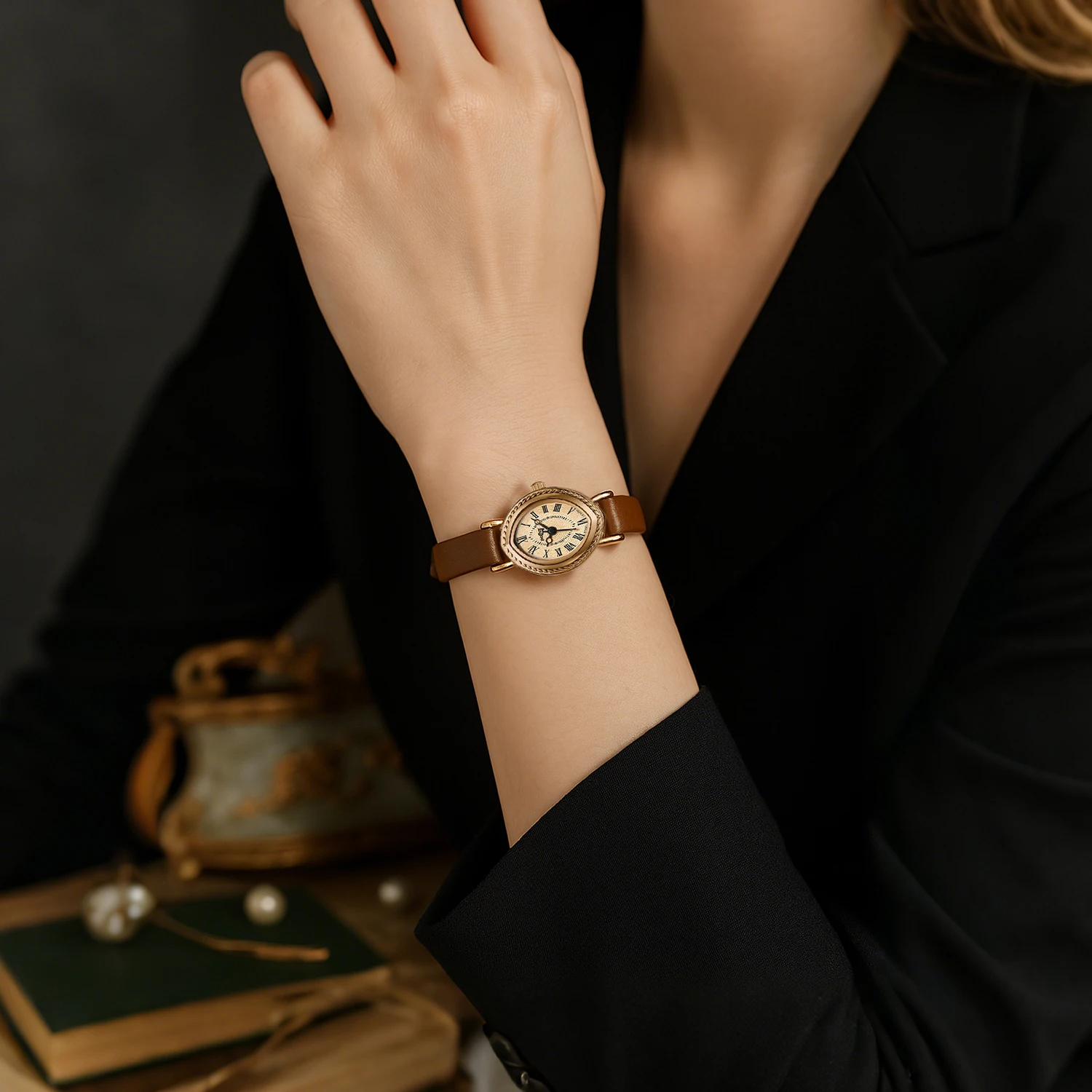 ساعة كلاسيكية أنيقة من Lucky Goddess بمينا صغير وحزام جلدي كوارتز مقاومة للماء للنساء، ساعة للنساء