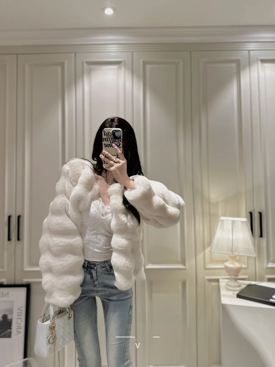 

Молодежья женская шуба, зимняя шуба из искусственной кожи с имитацией морской волны, легкая пушистая верхняя одежда, экологически чистый дизайн