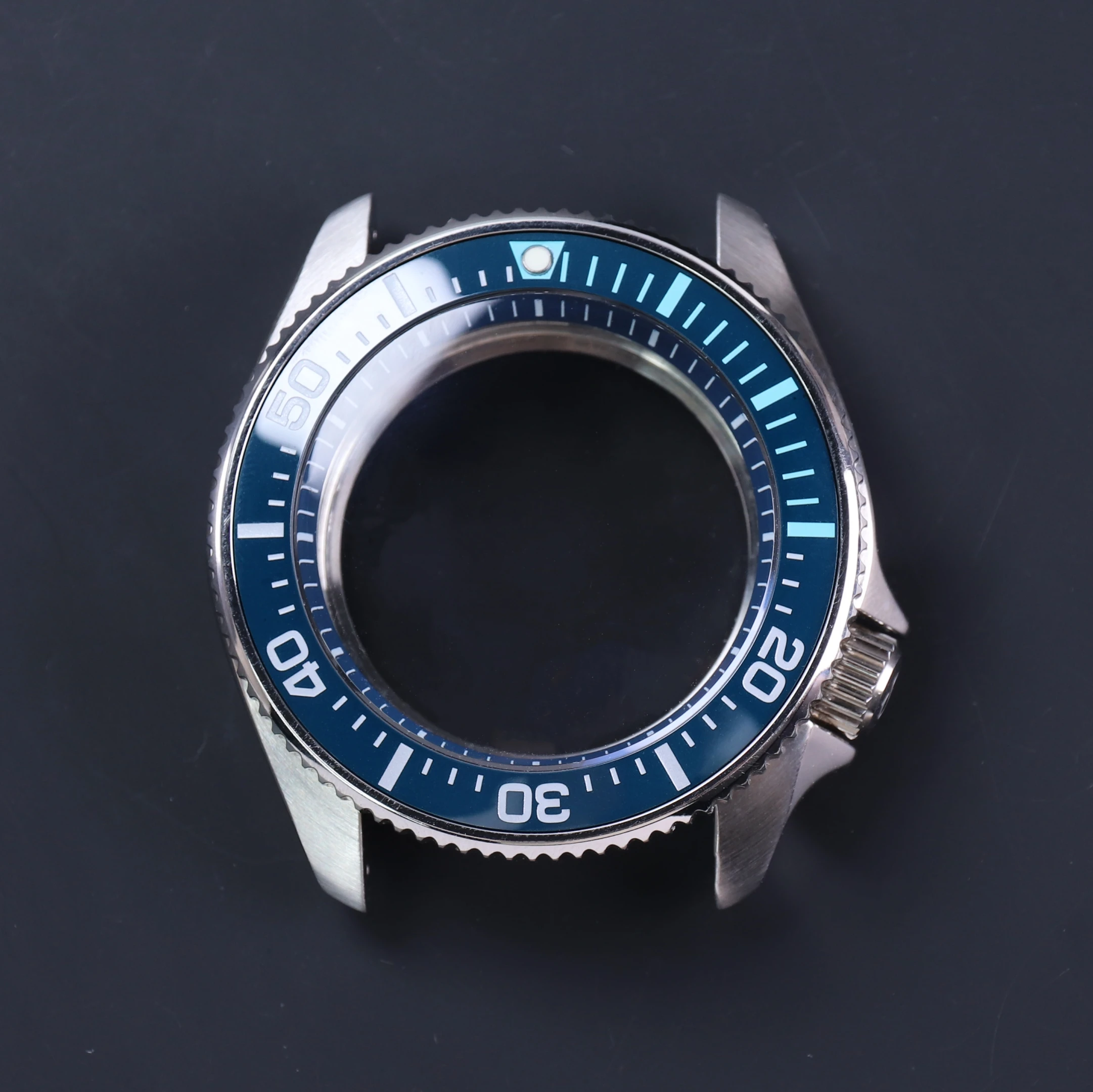 

Модифицированный корпус SKx007 из нержавеющей стали с мелкими зубцами, полированное серебро, подходит для механизмов NH35/NH36, аксессуары для часов.