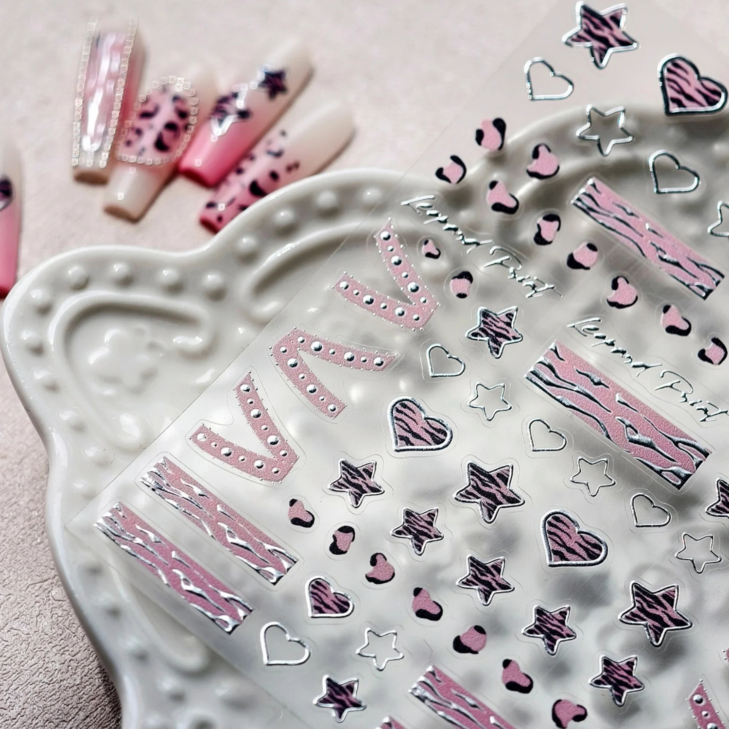สติกเกอร์ติดเล็บลายพังก์สีชมพู - Nail Art Leopard บทวิจารณ์และราคา