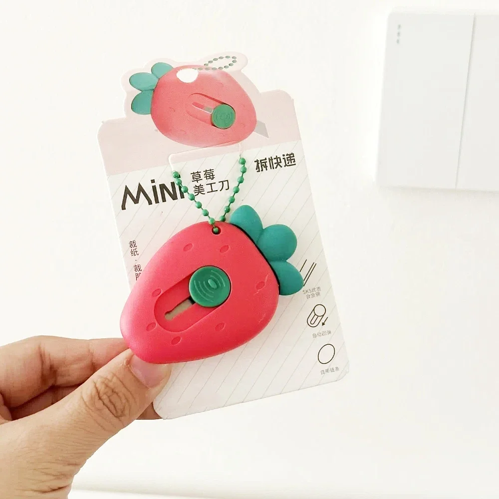1PC Cartoon Strawberry Shaped Cutter Mini Portable Utility Cutter Retractable Plastic Art Cutter Creative Box Opener Stationery