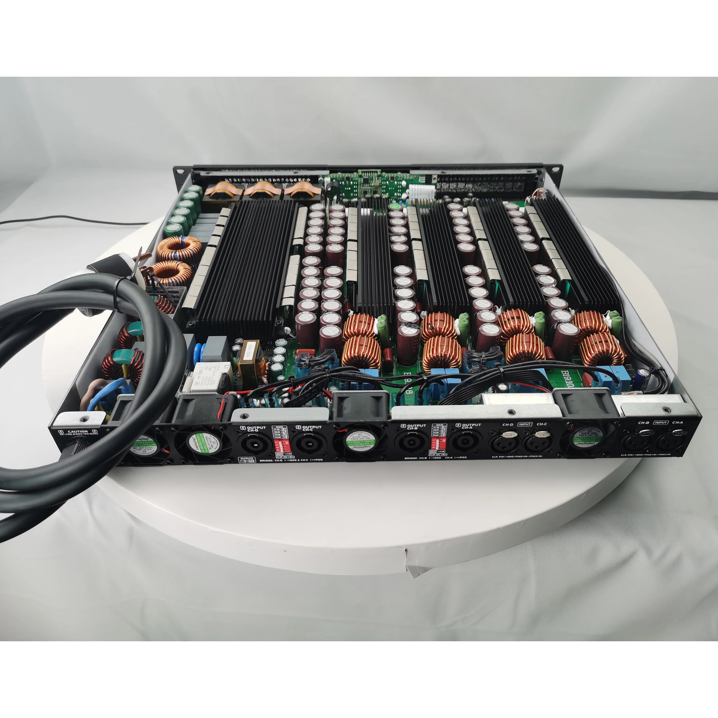 Pro Audio 1U Class D 4-Channel 4 Ohm 4X1300W Digital Power Amplifier with Aluminum Shell for Line Array Speakers