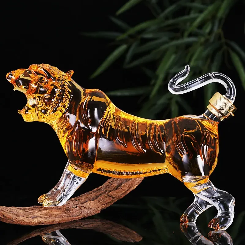 tiger shaped design lead-free whiskey decanters wine whiskey bottles