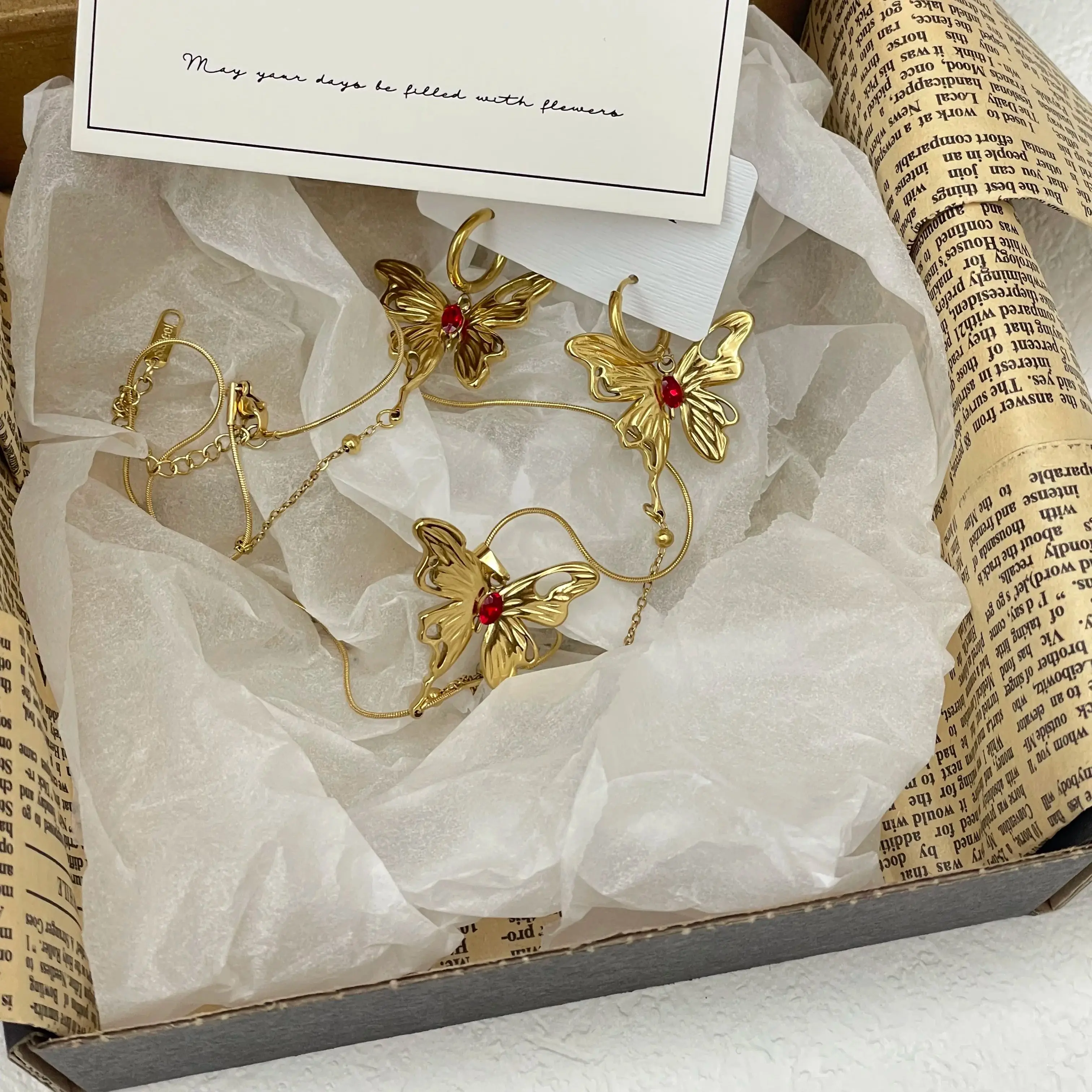 

European and American minimalist design jewelry set fashionable high-end style for women 2pcs golden butterfly necklace eardrop