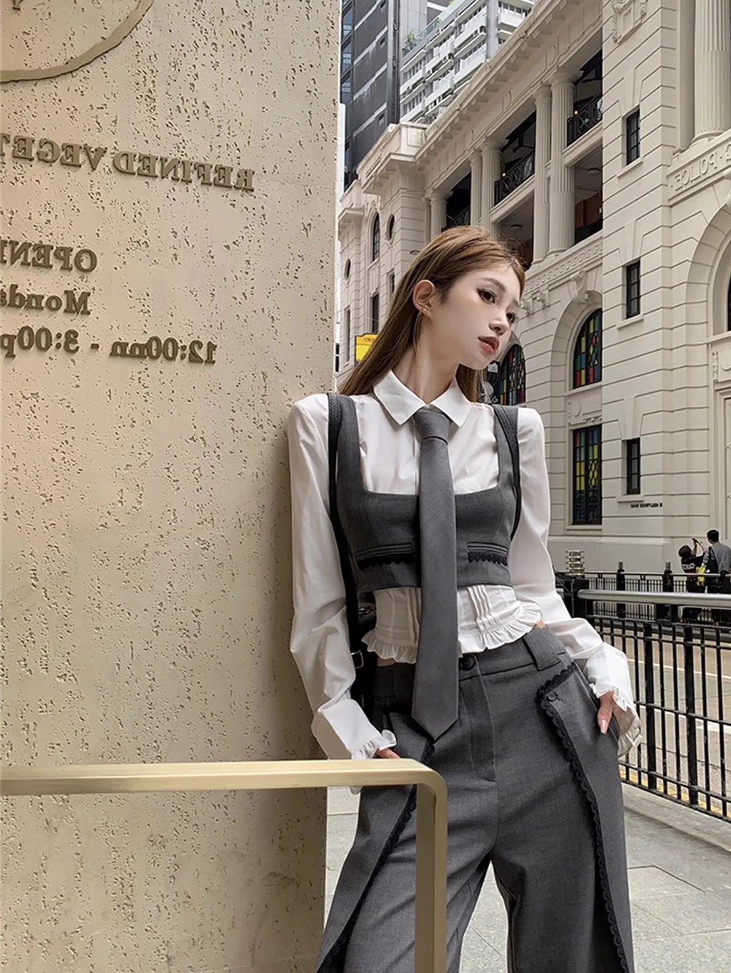 

Yapi Knight Old Money Wind Gold Collection Waist Short Vest Loose Splicing Wide Leg Pants Set