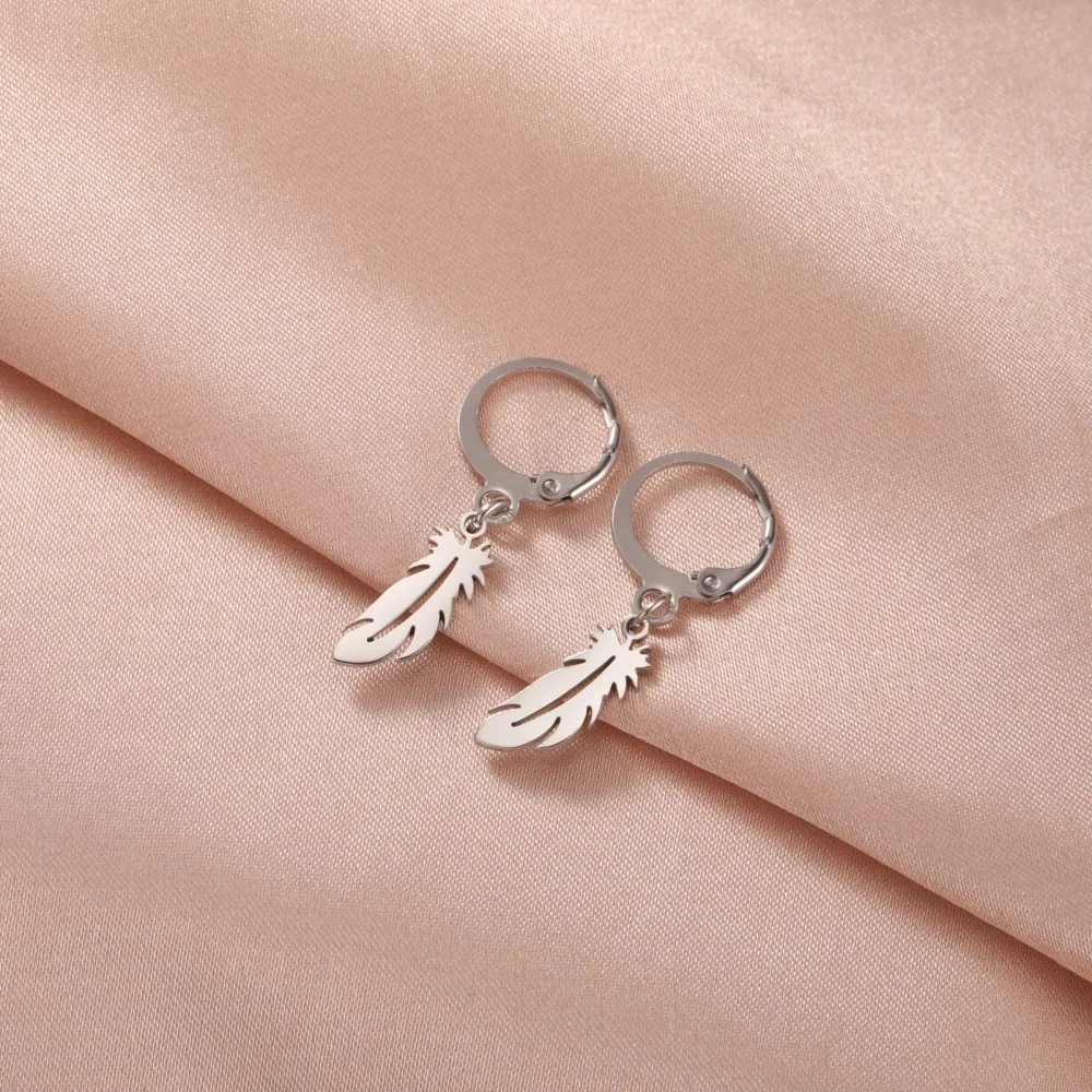 Eueavan Winzige Feder-Creolen, exquisiter goldfarbener Ohrring für Frauen und Mädchen, Punk, trendiger Edelstahl-Schmuck, Geburtstagsgeschenk – Detail 11